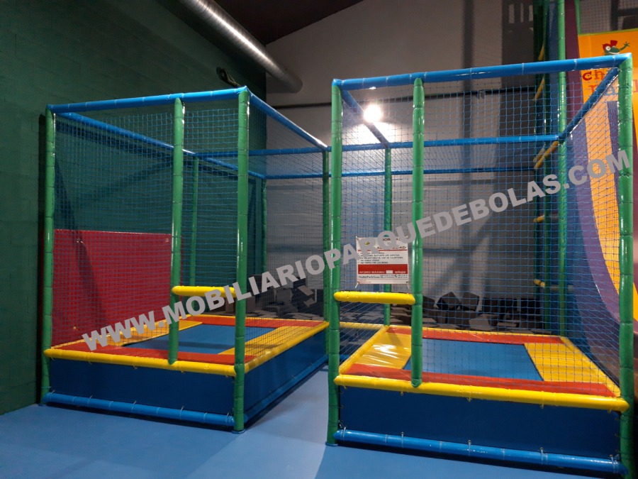 Mobiliario y complementos para parque de bolas, parques infantiles y  ludotecas - Camas elasticas