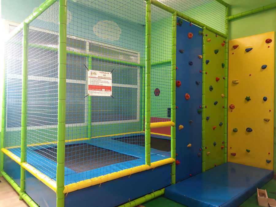 Mobiliario y complementos para parque de bolas, parques infantiles y  ludotecas - Camas elasticas